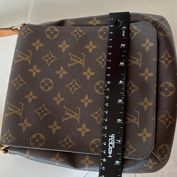Louis Vuitton Monogram Musette Shoulder Bag in Excellent Condition - Picture 13 of 16